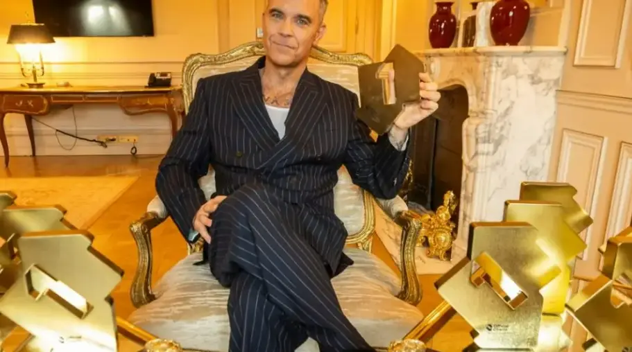 Robbie Williams Breaks The Beatles’ Record