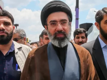 Mujtaba Khamenei Says Strait of Hormuz Should Stay Closed, Escalating Tensions With Trump