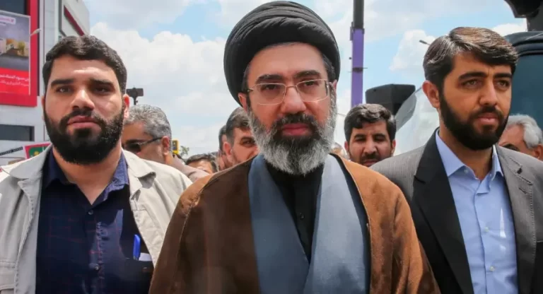 Mujtaba Khamenei Says Strait of Hormuz Should Stay Closed, Escalating Tensions With Trump
